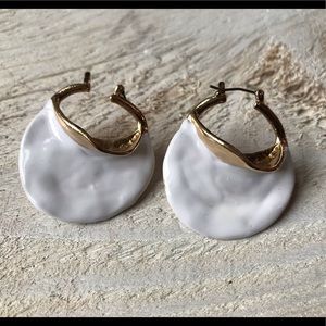 Chic earrings